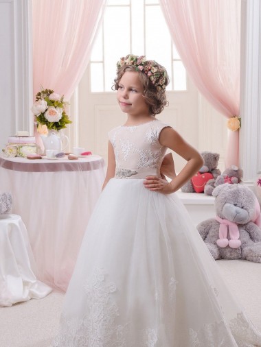 Sleeveless Ivory V-Back Ball Gown Bateau Neck Flower Girl Dresses Maidstone
